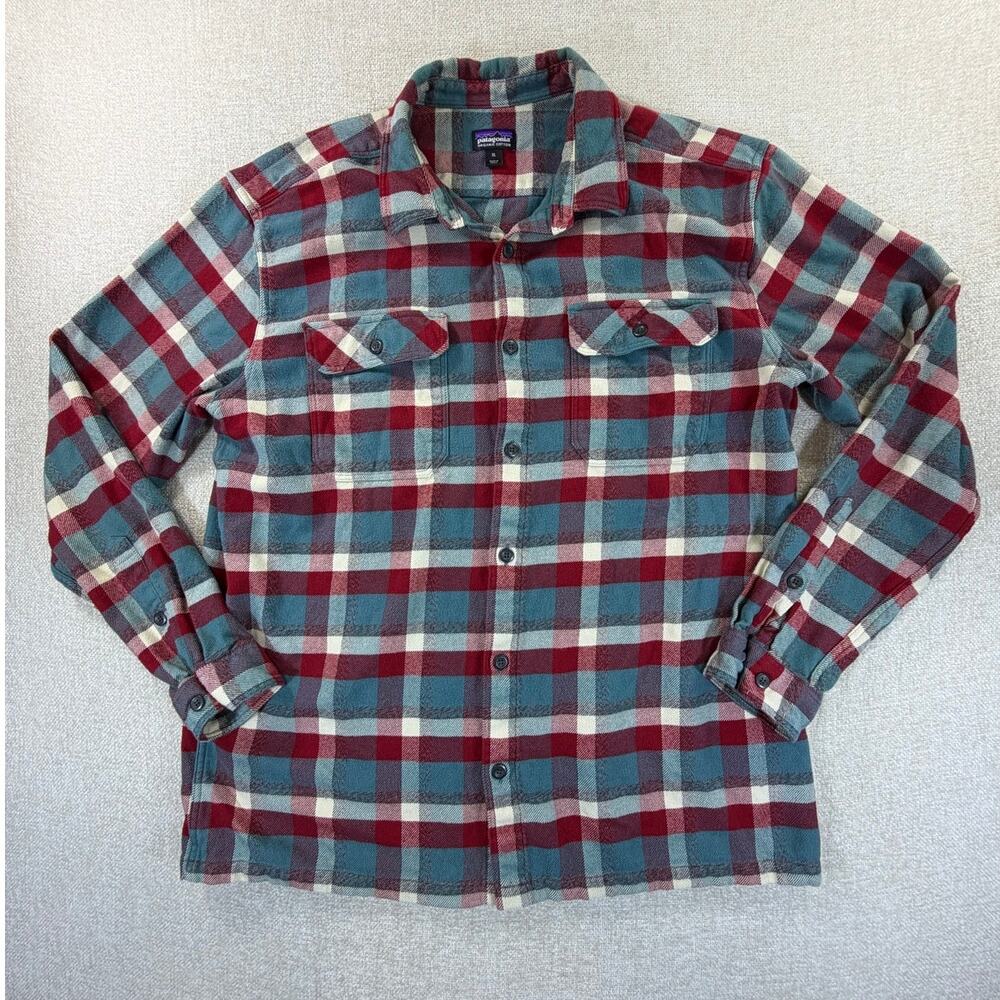 Patagonia Men's XL Blue Red Fjord Flannel Plaid Long Sleeve Button Front Shirt